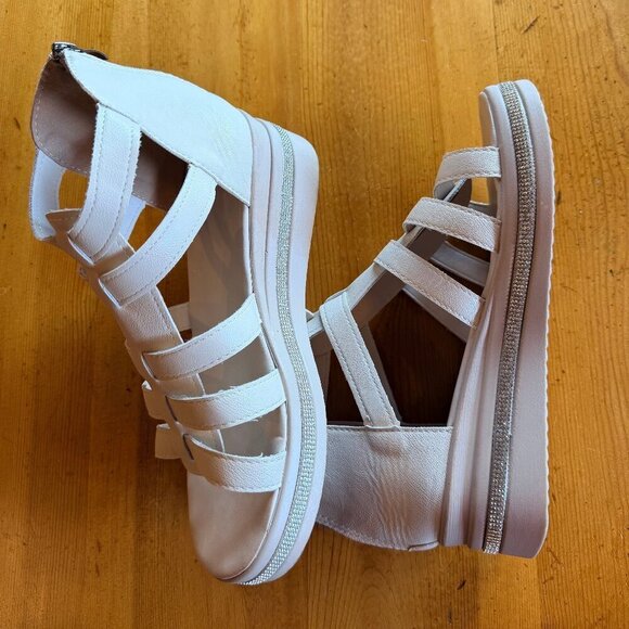 Shoes - Light Pink Strappy Sandals w Back Zip 41/9.5